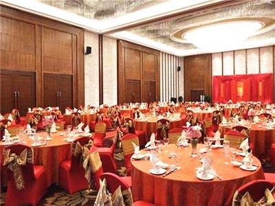 一般酒店婚宴多少錢一桌 一般酒店婚宴多少錢一桌